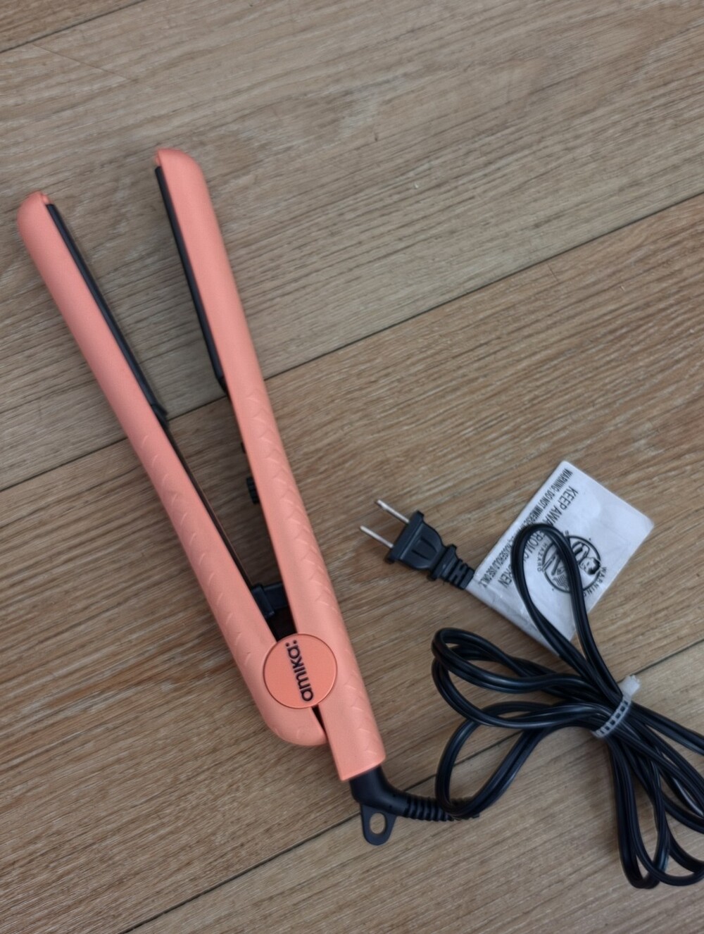 Amika Strand Perfect Ceramic Styler 1.25” Flat Iron – Coral Pink